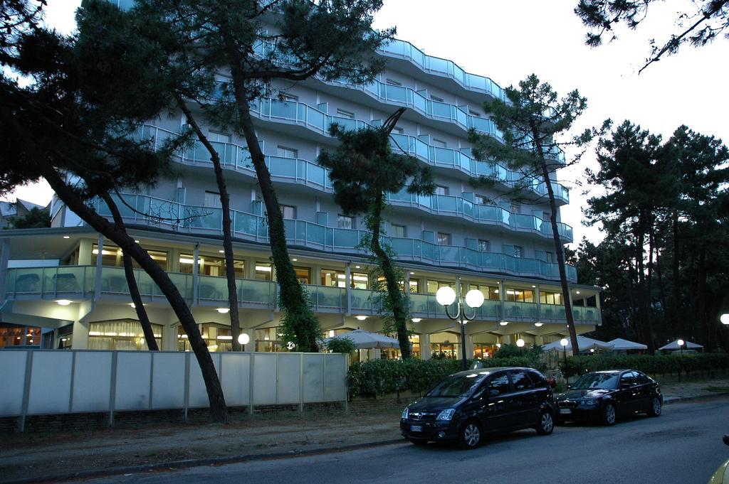 Hotel Sahara ميلانو ماريتيما المظهر الخارجي الصورة